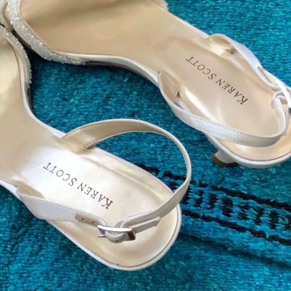 Karen Scott Pearl & Satin Dress shoes, size 8.5 - Picture 2 of 4